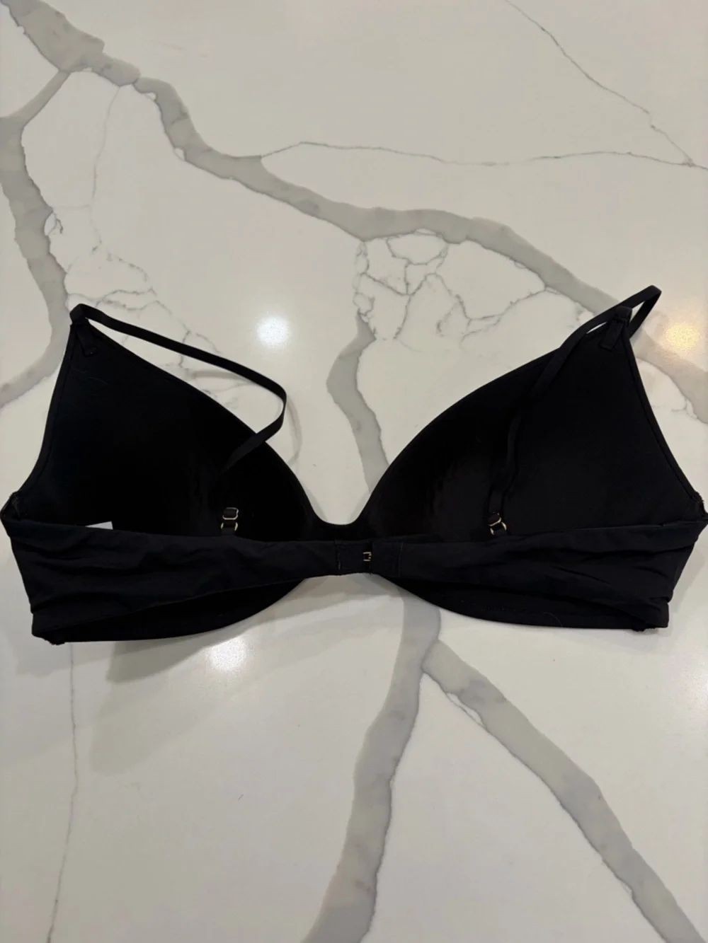 🌸 Uniqlo Black AIRism Seamless Moulded Bra - Picture 2 of 3
